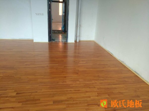 篮球馆木地板刷漆是个技术活